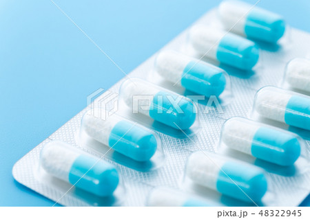 薬　カプセル薬 48322945