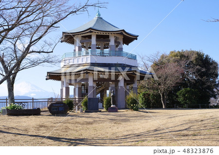 弘法山公園に建つ展望台 48323876