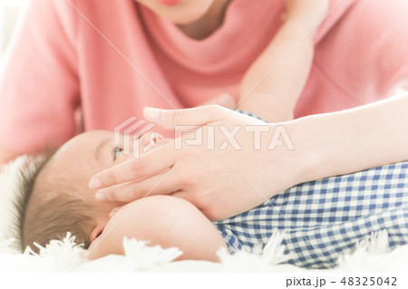 ライフスタイル　親子　育児 48325042