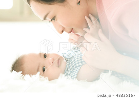 ライフスタイル　親子　育児 48325167