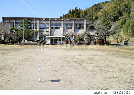 ホールポストと閉校した陽成小学校 ホールポストと閉校した陽成小学校 48325539
