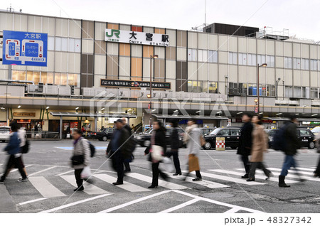 日本の埼玉都市景観　さいたま市の大宮駅などを望む 48327342