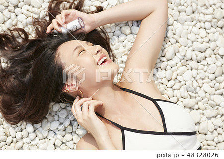 女性　夏　ビューティー 48328026