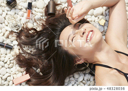 女性　夏　ビューティー 48328036