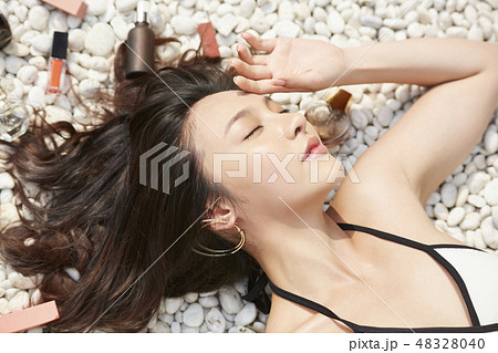 女性　夏　ビューティー 48328040