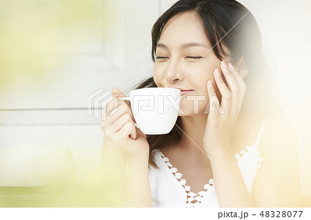 女性 リラックス 女性 リラックス 48328077
