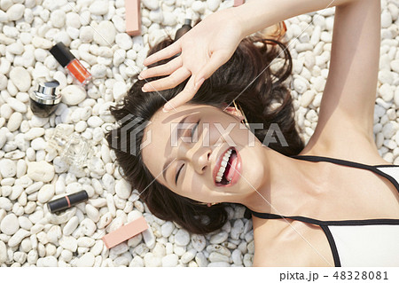 女性　夏　ビューティー 48328081