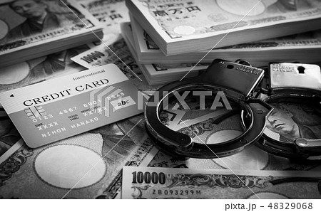 犯罪イメージ 特殊詐欺 手錠 金融犯罪 違法行為 クレジットカード 犯罪イメージ 特殊詐欺 手錠 金融犯罪 違法行為 クレジットカード 48329068