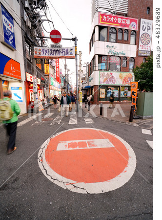日本の埼玉都市景観　さいたま市の大宮駅前の飲み屋街などを望む 48329689