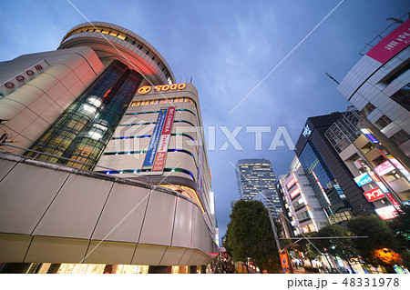 日本の埼玉都市景観 さいたま市の大宮駅前を望む(夜景) 日本の埼玉都市景観 さいたま市の大宮駅前を望む(夜景) 48331978