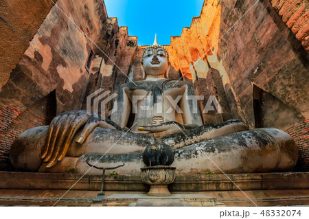 Wat Si Chum,Phra Achana at SukhothaiHistoricalpark Wat Si Chum,Phra Achana at SukhothaiHistoricalpark 48332074