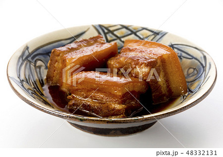 沖縄の郷土料理　ラフテー（豚肉の角煮） 48332131