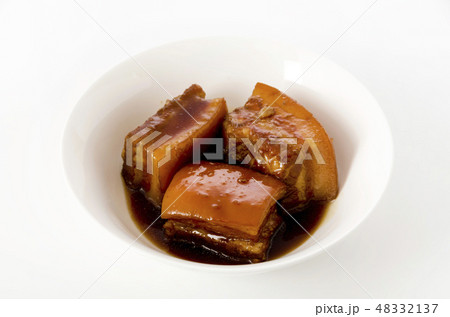 沖縄の郷土料理　ラフテー（豚肉の角煮） 48332137