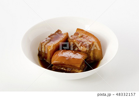 沖縄の郷土料理　ラフテー（豚肉の角煮） 48332157