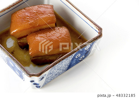 沖縄の郷土料理 ラフテー(豚肉の角煮) 沖縄の郷土料理 ラフテー(豚肉の角煮) 48332185