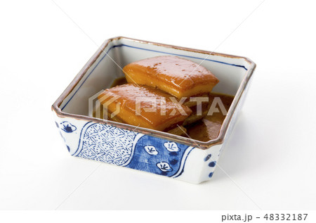 沖縄の郷土料理　ラフテー（豚肉の角煮） 48332187