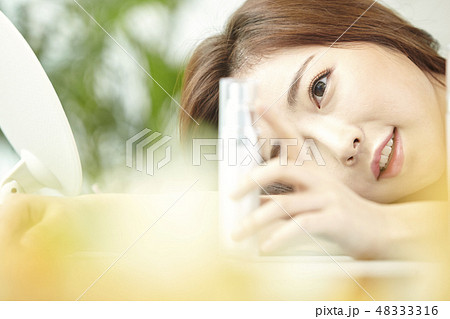 ビューティー 若い女性 女性 48333316