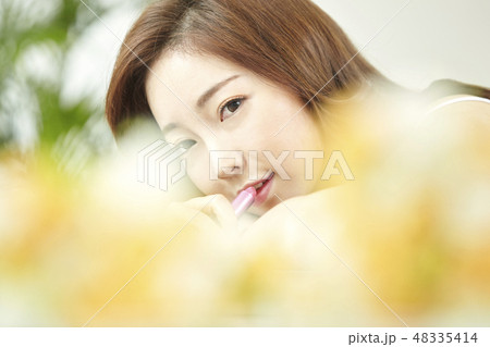 ビューティー 若い女性 女性 48335414