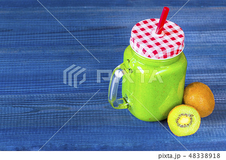 green smoothie cocktail drink green smoothie cocktail drink 48338918