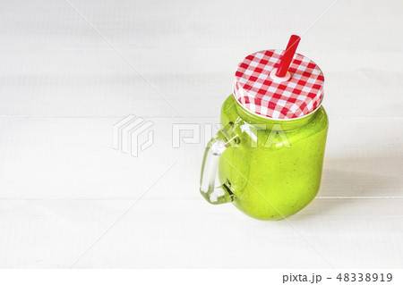 green smoothie cocktail drink green smoothie cocktail drink 48338919