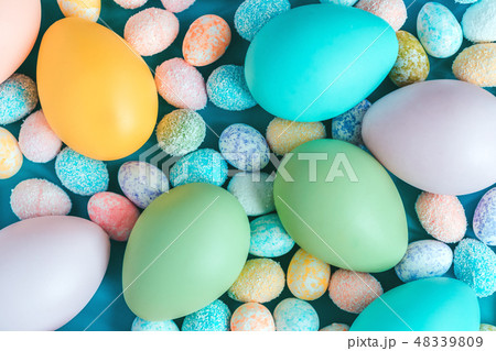 Easter greeting card with assorted eggs background 48339809