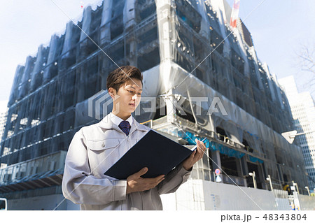 ビジネスマン　建設現場　作業服 48343804