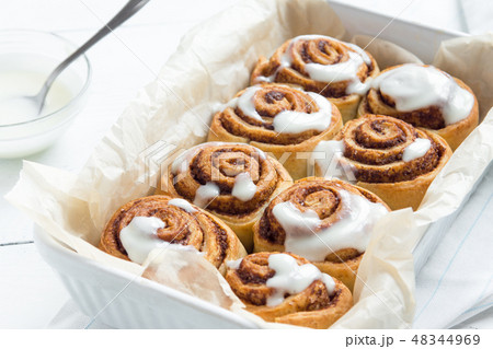 Cinnamon rolls or cinnabon 48344969