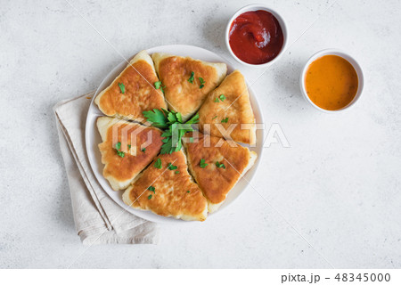 Vegetarian samosas pies Vegetarian samosas pies 48345000