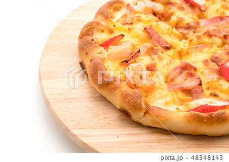 Pizza hawaiian seafood isolated on white Pizza hawaiian seafood isolated on white 48348143