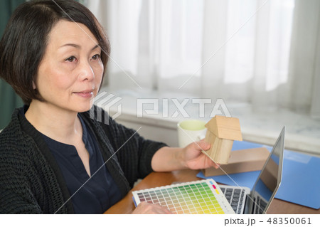 建築　デザイン 女性 48350061