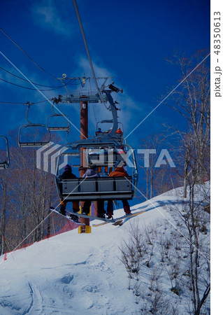 ゲレンデ　リフト　登り　スキー場 48350613