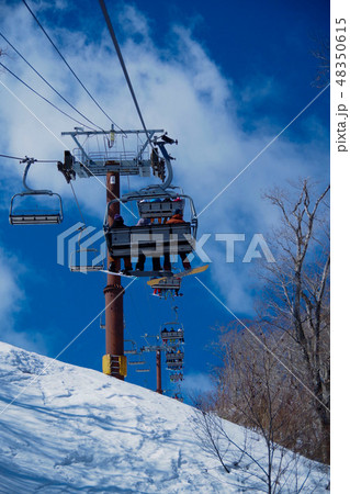 ゲレンデ　リフト　登り　スキー場 48350615