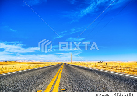 Endless American asphalt roads in Arizona state. Endless American asphalt roads in Arizona state. 48351888