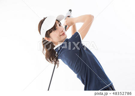 若い女性　ゴルフ 48352786