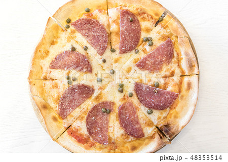 Salami Pizza 48353514