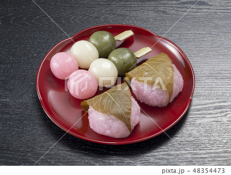 さくら餅と花見団子 48354473