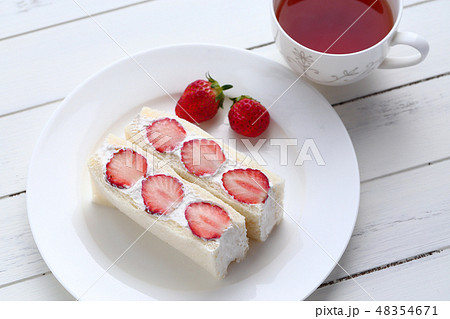 イチゴサンド 48354671