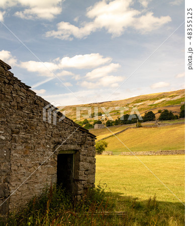 A small stone building in an English field 48355125