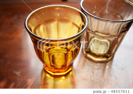 レトロモダンなグラス 48357011