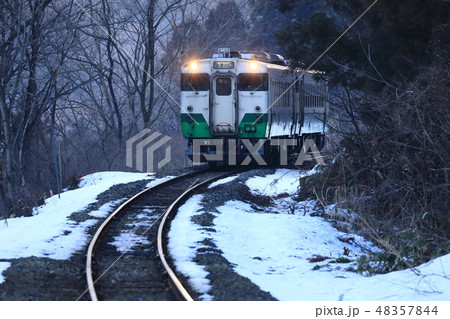 只見線の始発列車 48357844