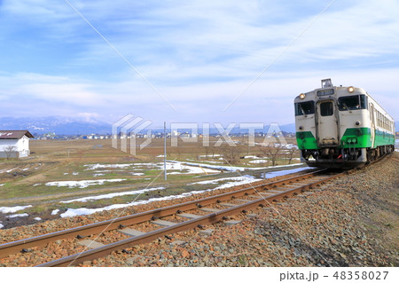 田園を走る只見線 48358027