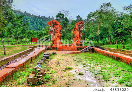 Ruins of a Hindu temple at My Son in Vietnam 48358029