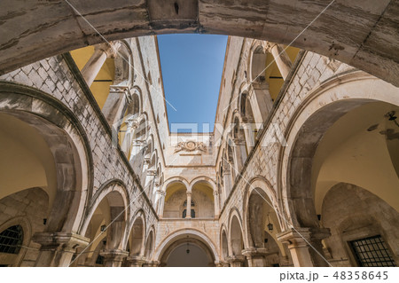Arched inner courtyard in Sponza Palace 48358645