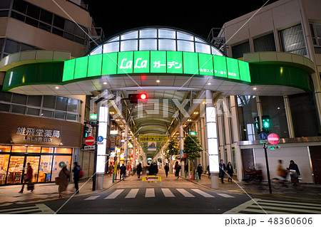 日本の東京都市景観　赤羽駅周辺　LaLaガーデン　赤羽スズラン通り商店街などを望む 48360606