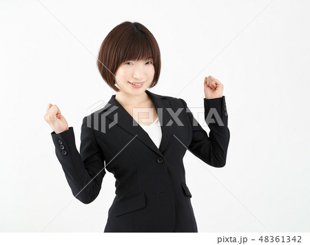 白背景でやる気を出す女性OL 48361342