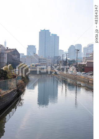 横浜の運河 48364347