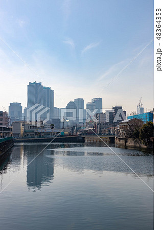 横浜の運河 48364353