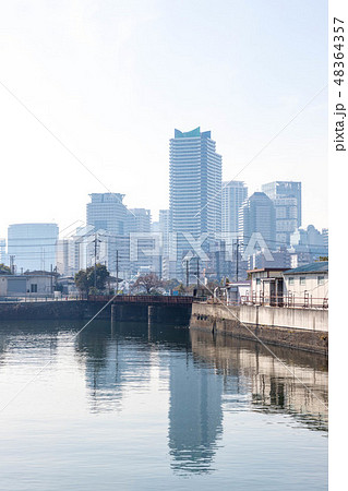 横浜の運河 48364357