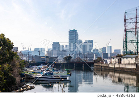 横浜の運河 48364363