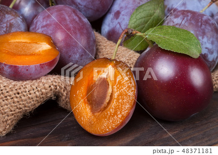 plum on the wooden background with sackcloth plum on the wooden background with sackcloth 48371181